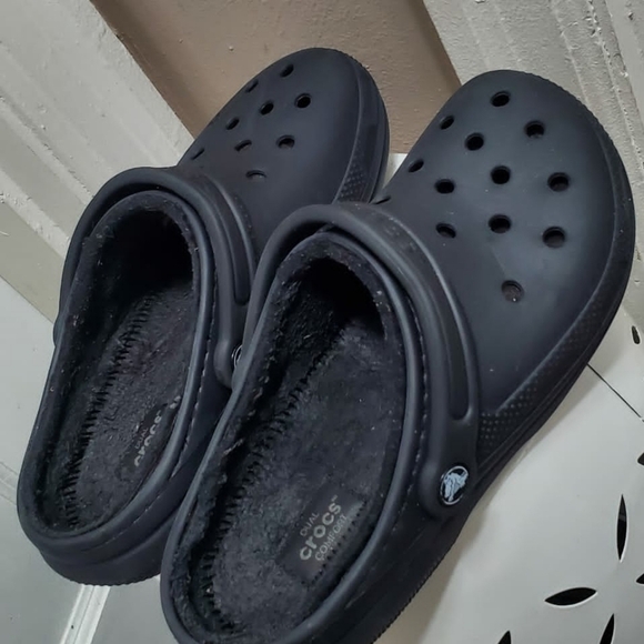 🌴CROCS Unisex FurLined Black Clogs Winter clogs.. Men's Size7 Women's Size9 - Picture 8 of 9